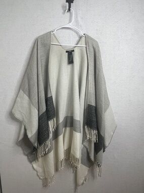 Oasis Open Front Poncho Shawl Fringe Colorblock Gray Cream Wrap